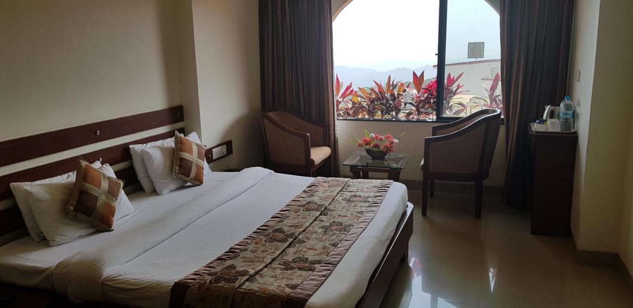 Mahābaleshwar Mango Hotels Valley View מראה חיצוני תמונה